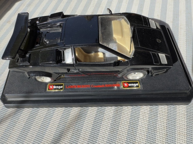 BBurago - Lamborghini Countach (1988)